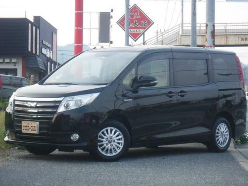 TOYOTA NOAH