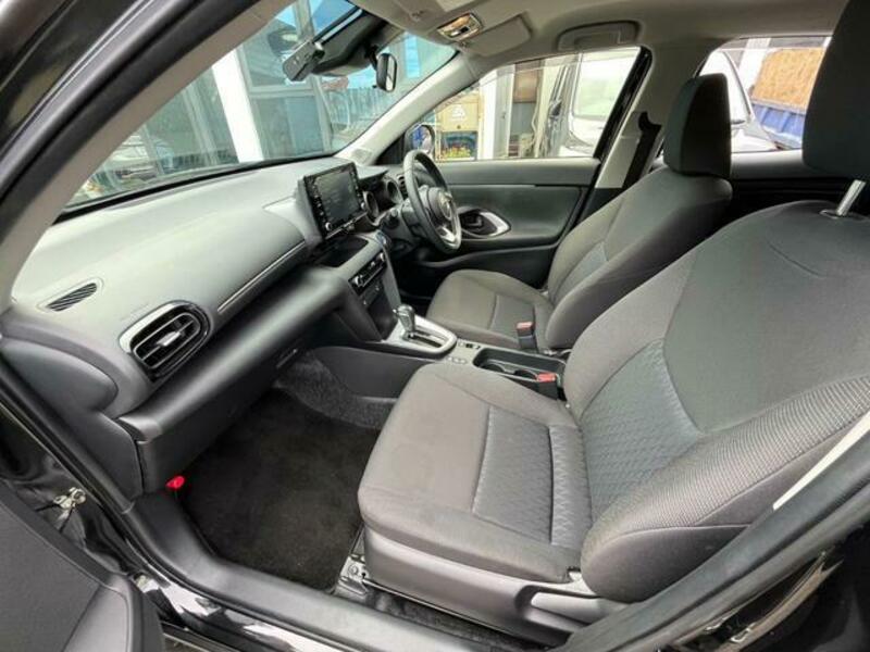 YARIS CROSS