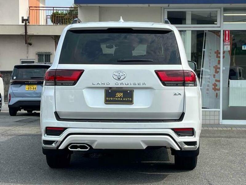 LAND CRUISER