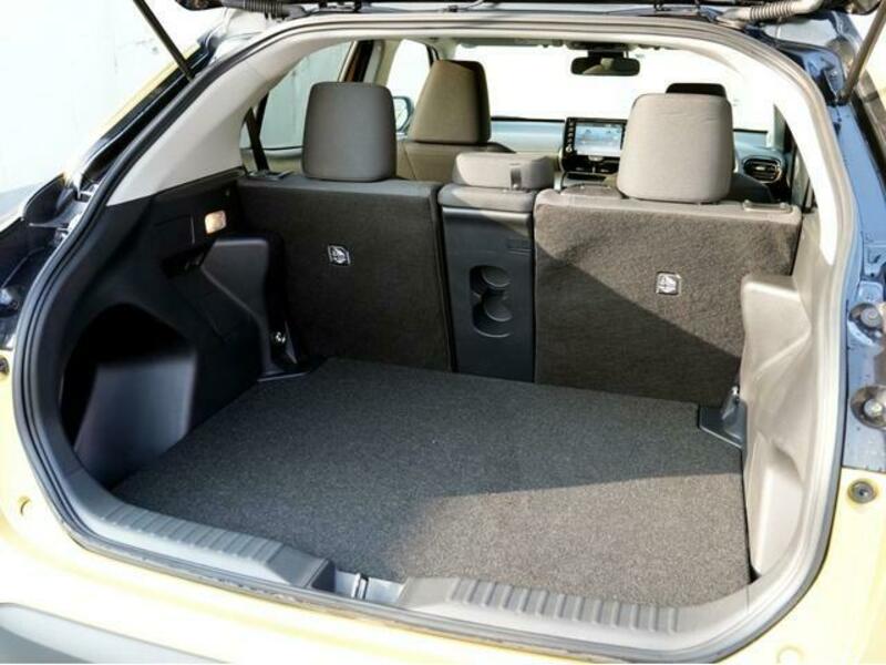 YARIS CROSS