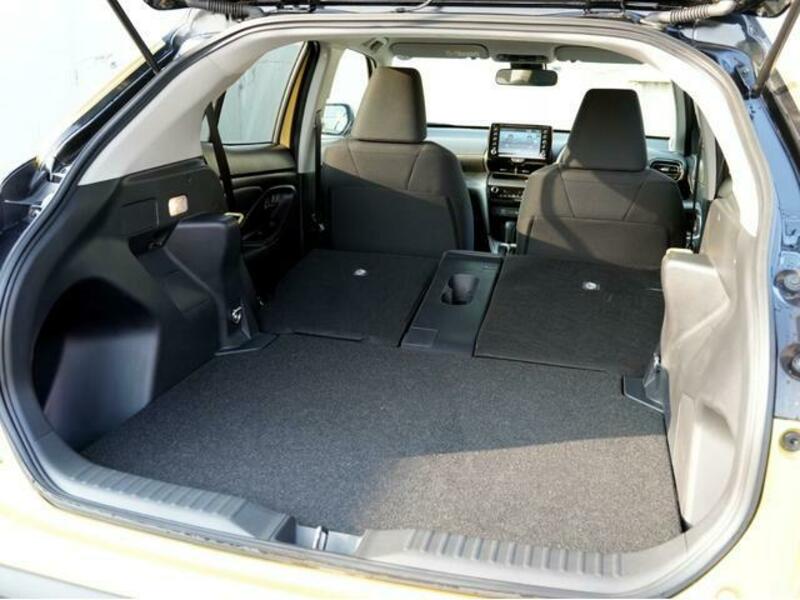 YARIS CROSS