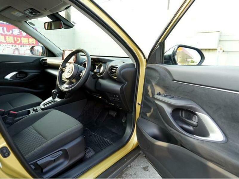 YARIS CROSS