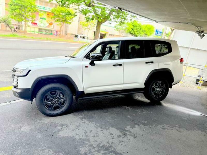 LAND CRUISER