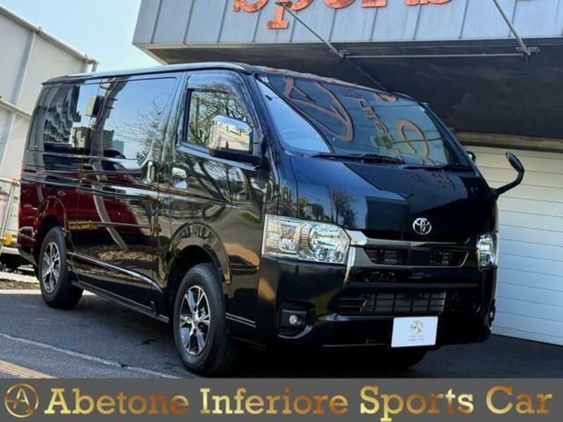 TOYOTA HIACE VAN