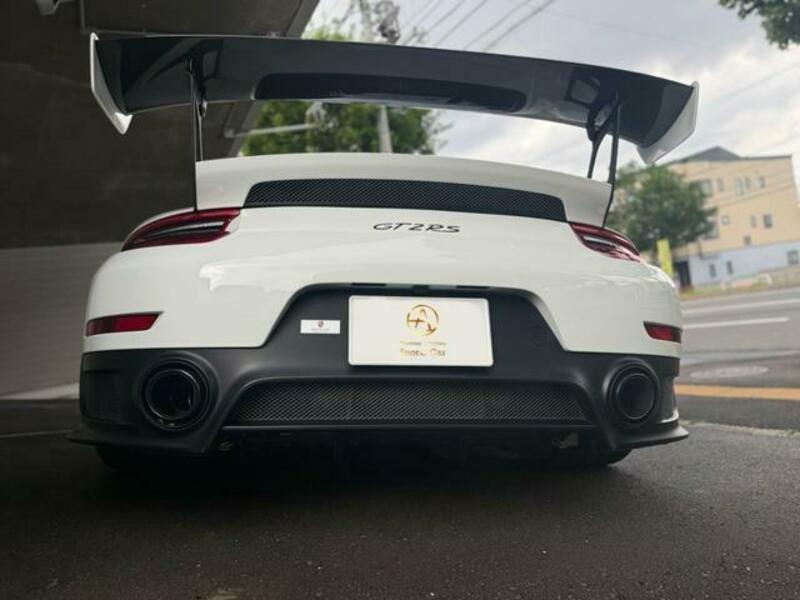 911