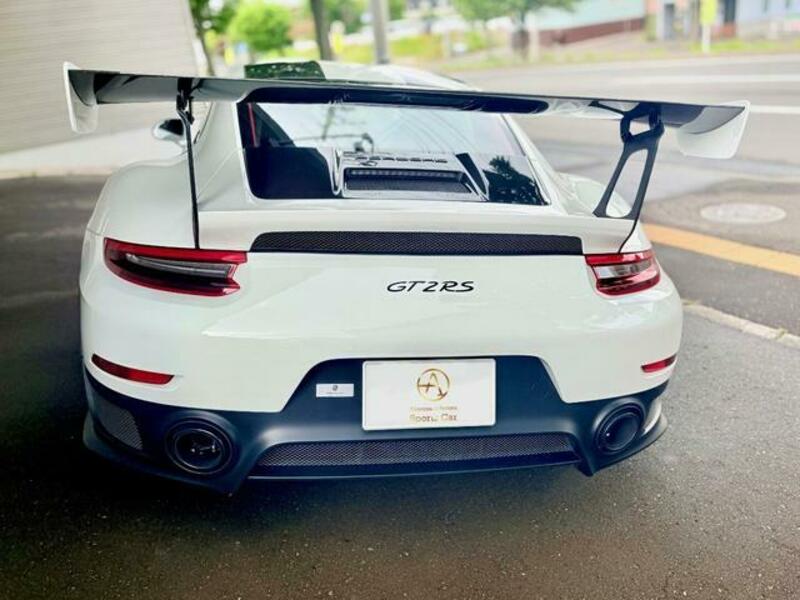 911