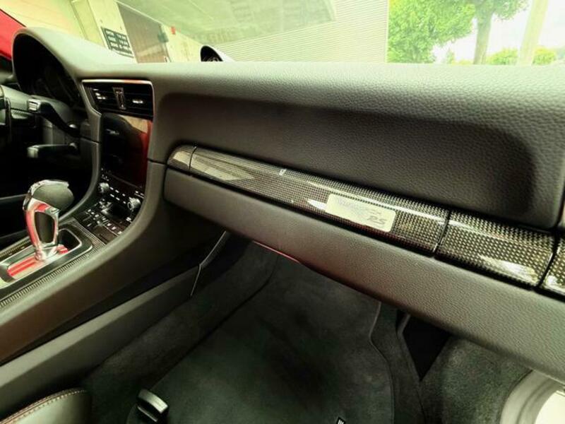 911