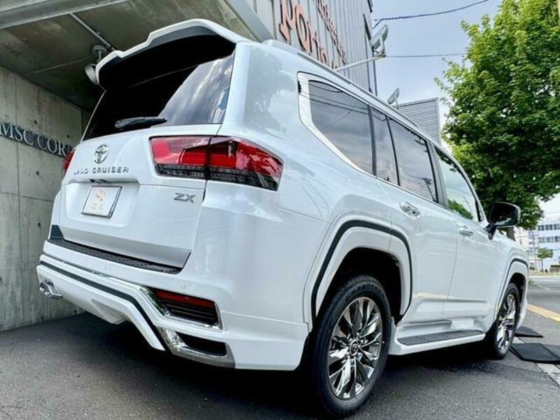 LAND CRUISER