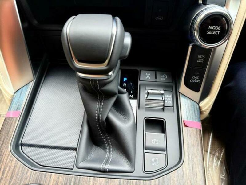 LAND CRUISER