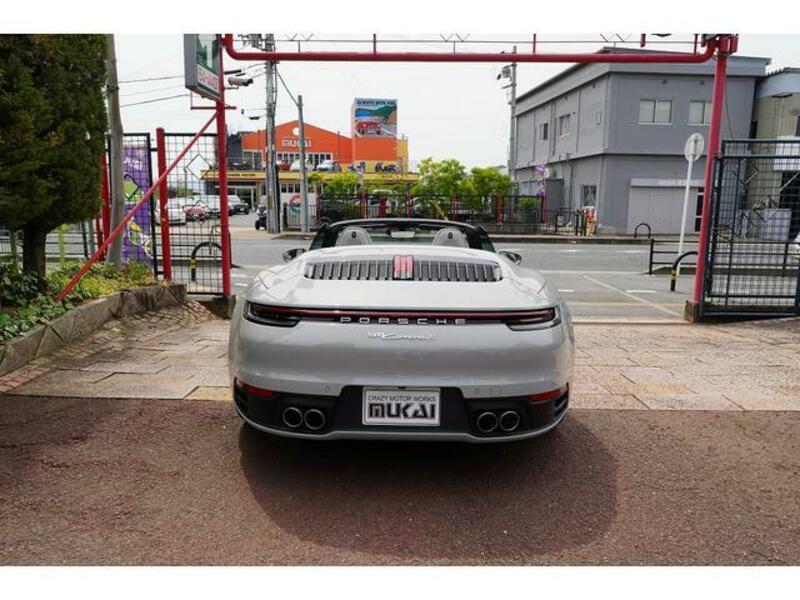 911