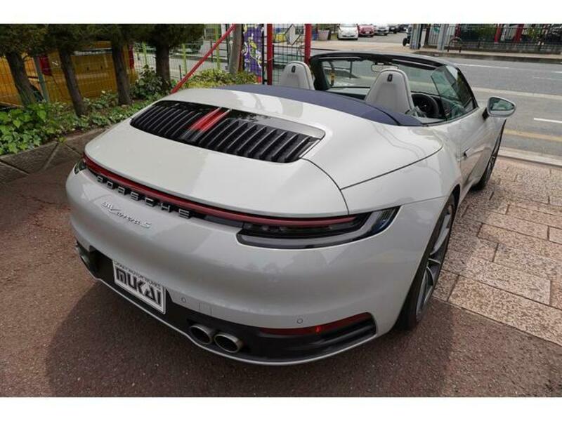 911
