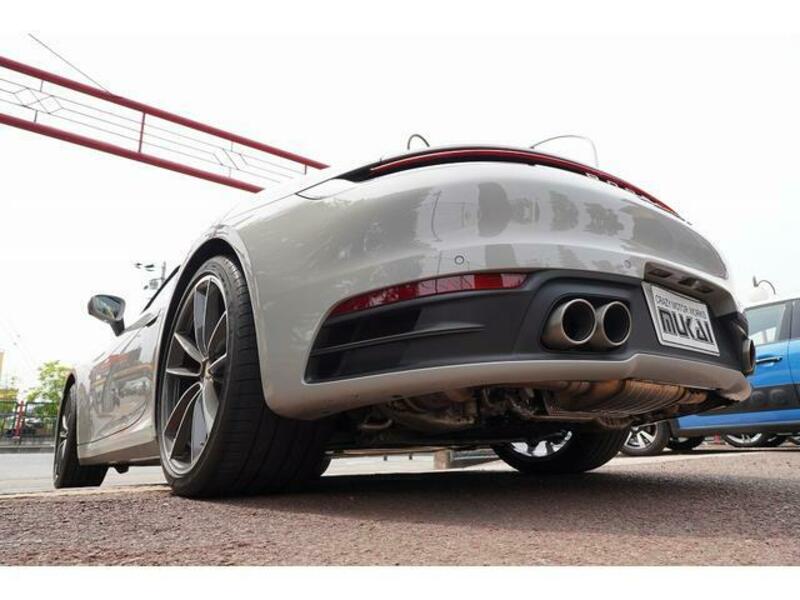 911