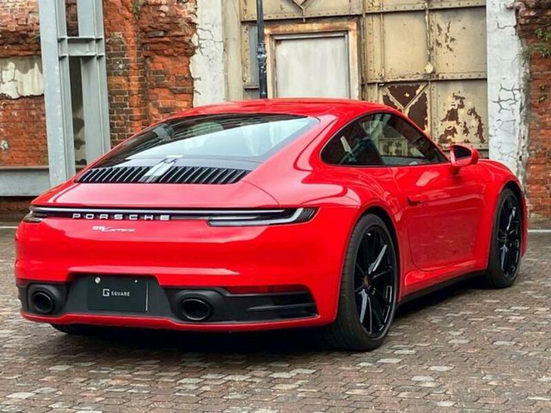911