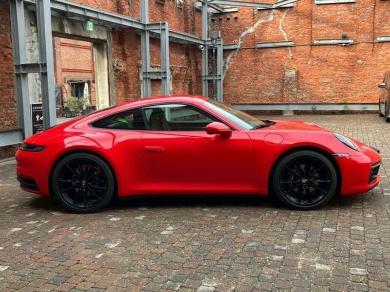 911