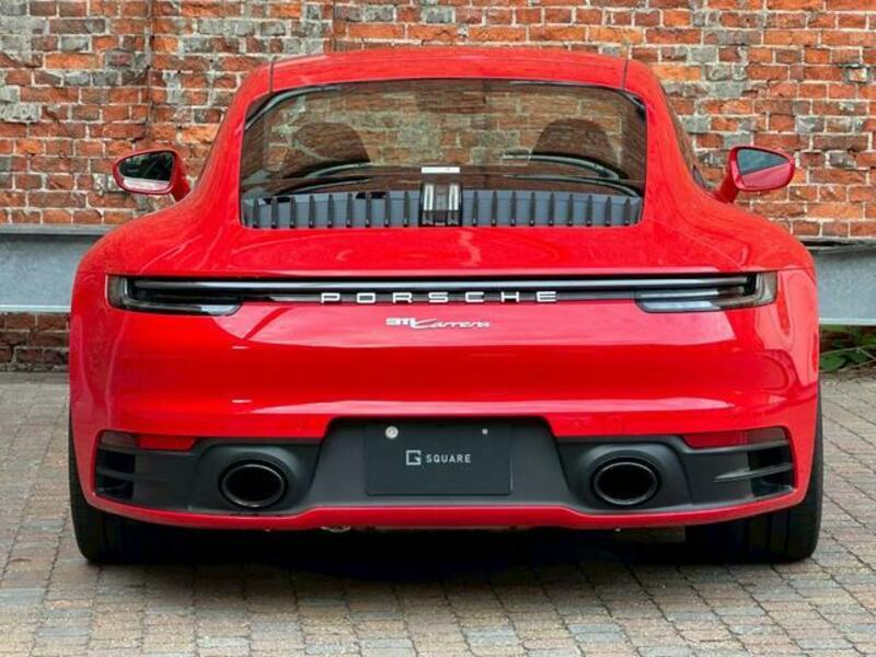 911