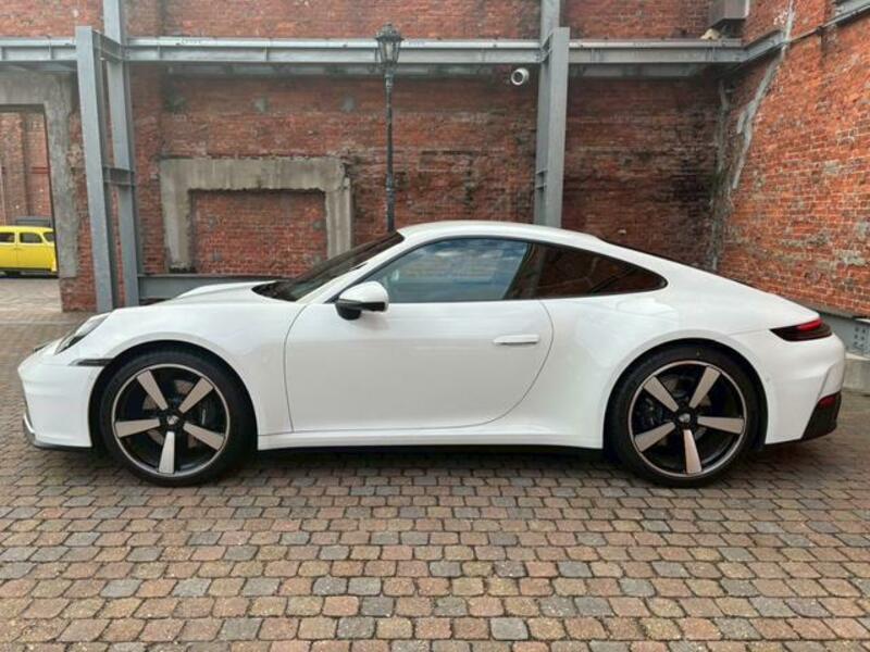 911