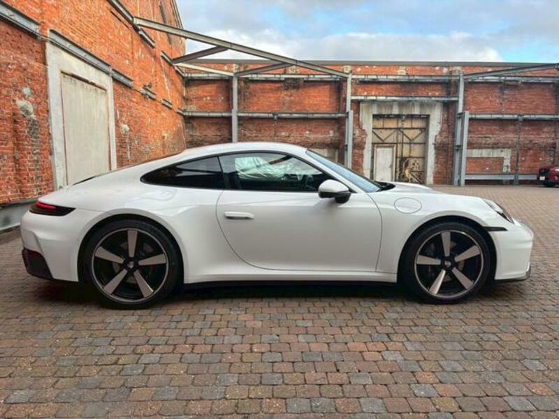 911