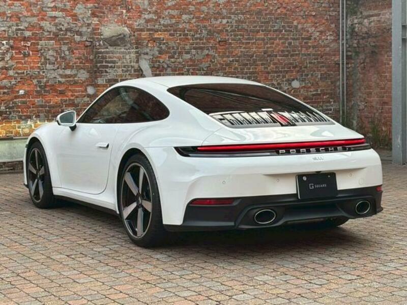 911