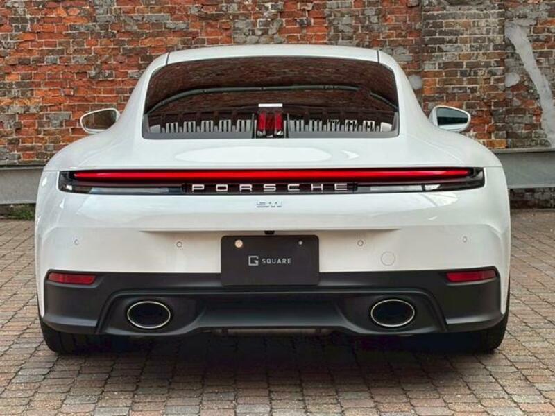 911