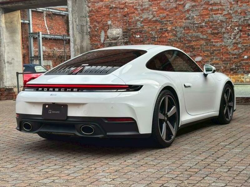 911