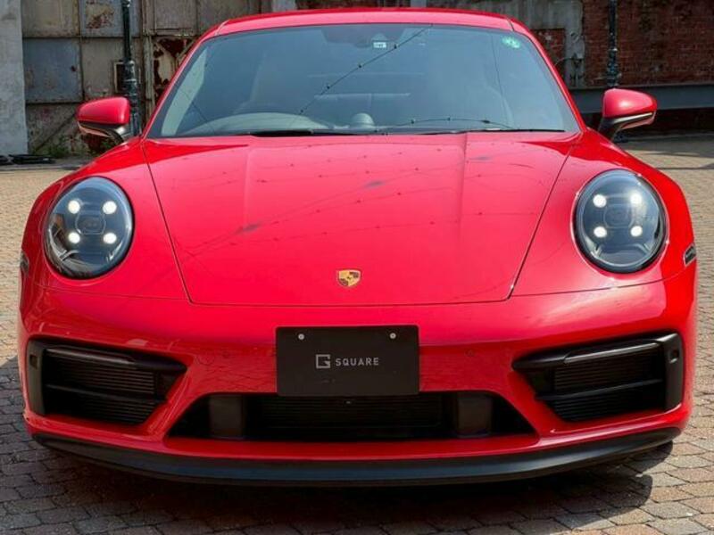 911