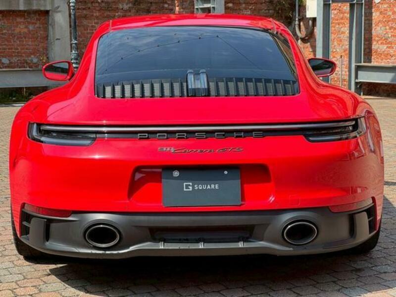 911