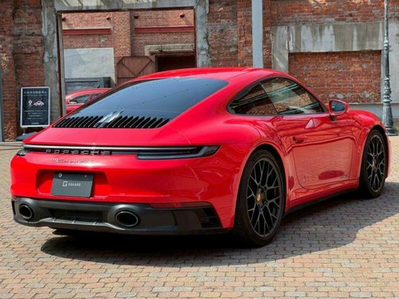 911