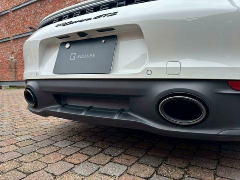 911