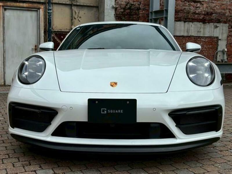 911