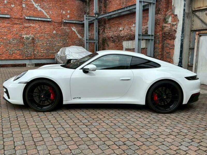 911