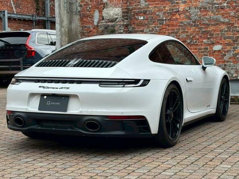 911