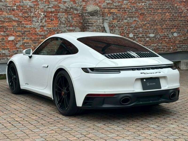 911