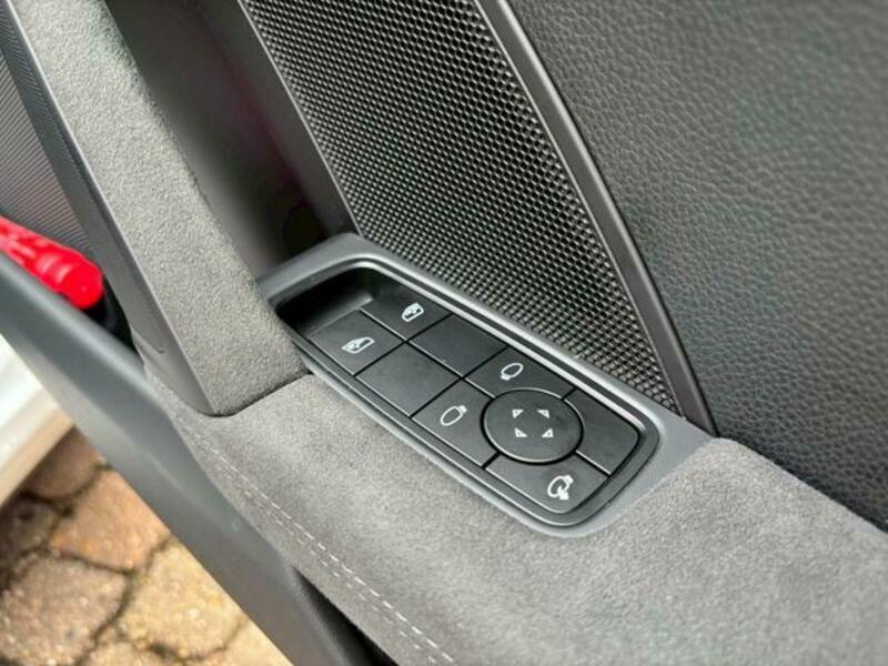 911