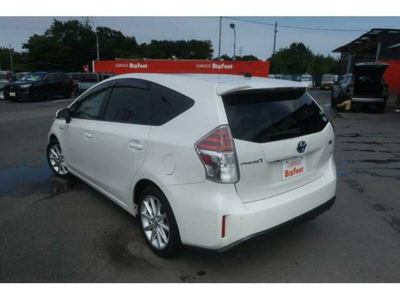 PRIUS ALPHA