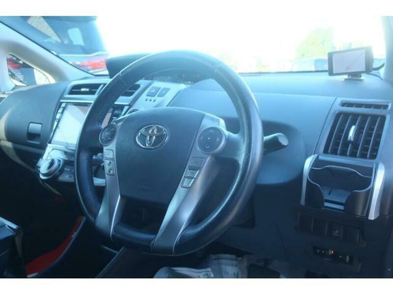 PRIUS ALPHA