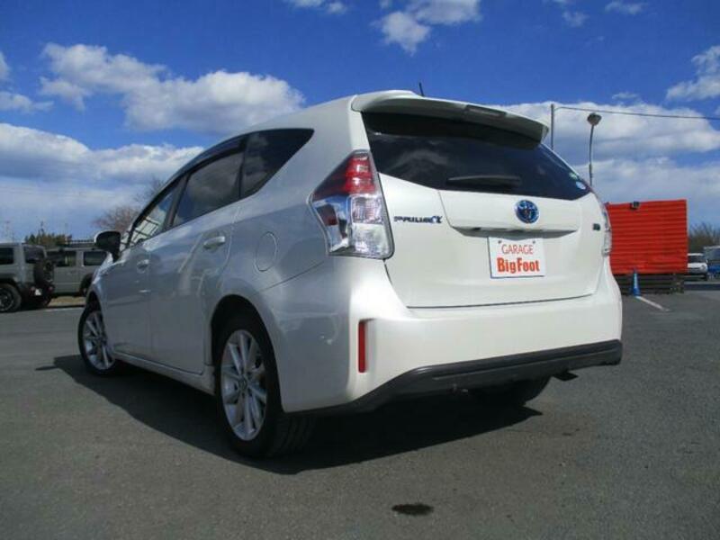 PRIUS ALPHA