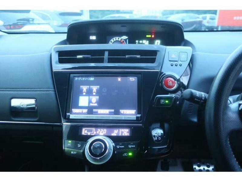 PRIUS ALPHA