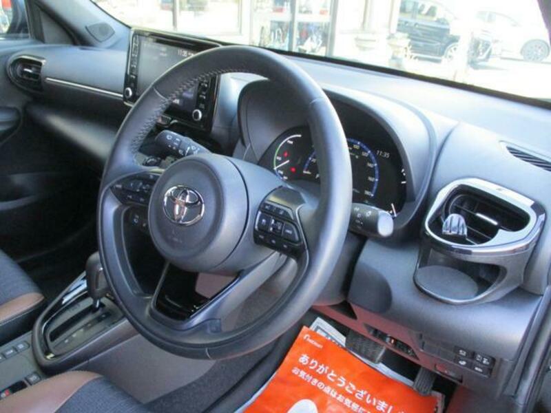 YARIS CROSS