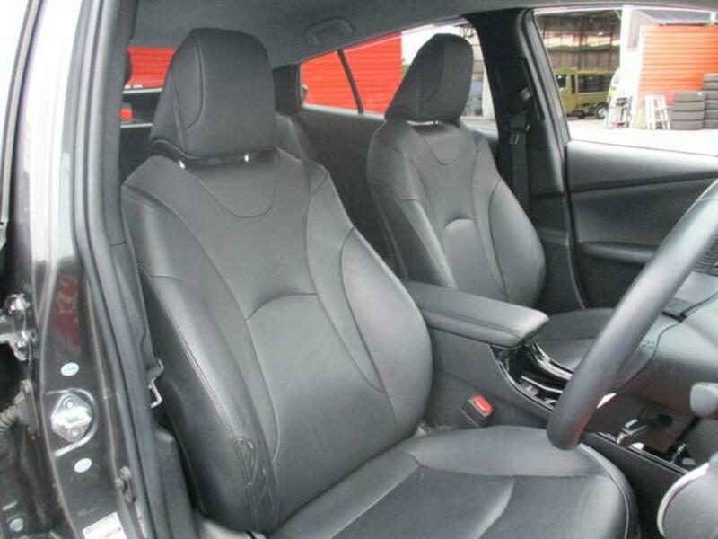 PRIUS PHV