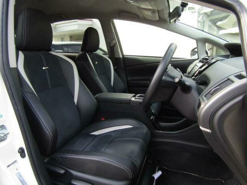 PRIUS ALPHA