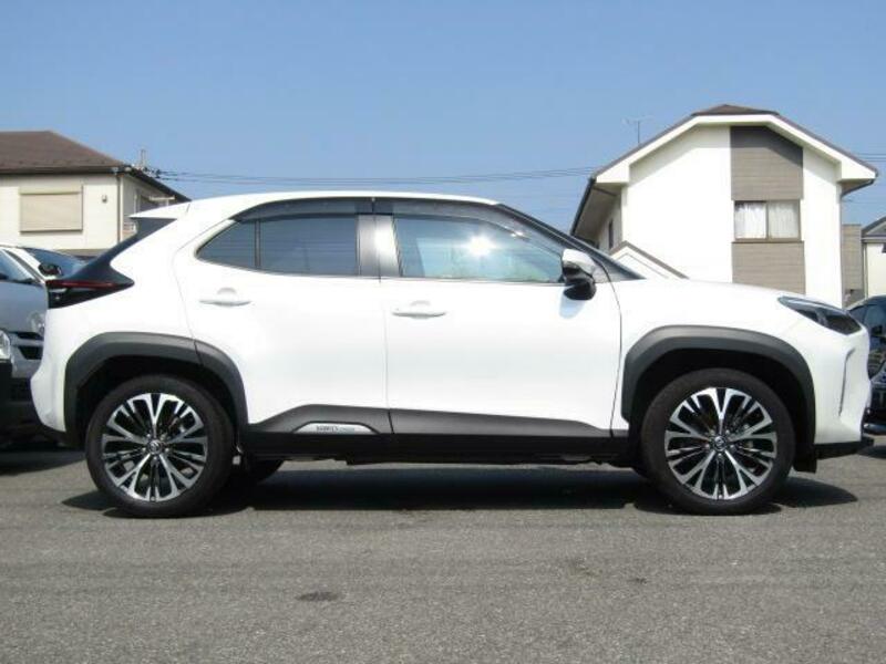 YARIS CROSS