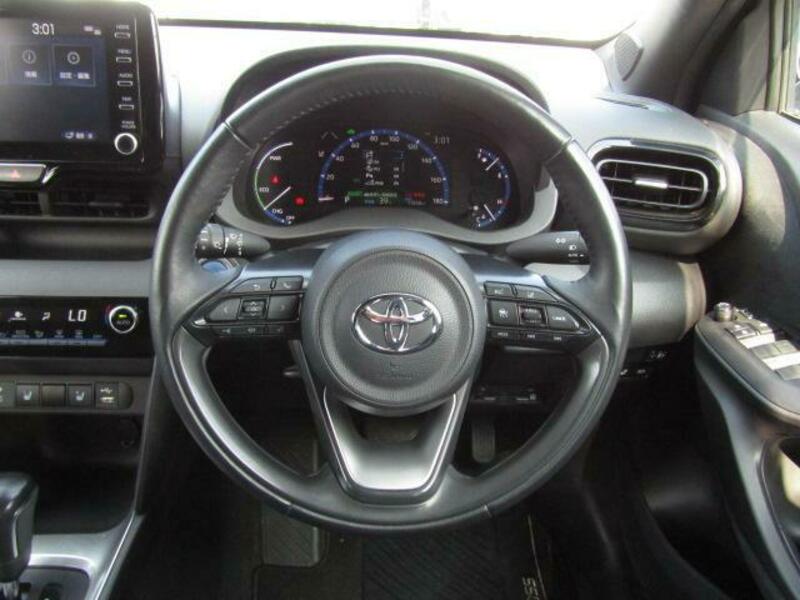 YARIS CROSS