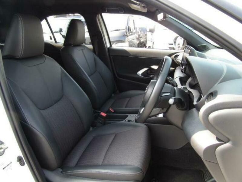 YARIS CROSS