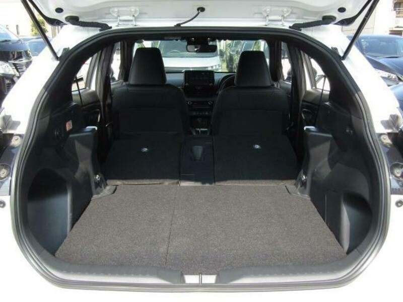 YARIS CROSS