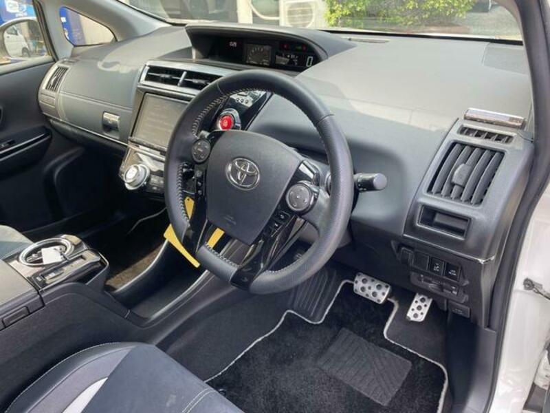 PRIUS ALPHA