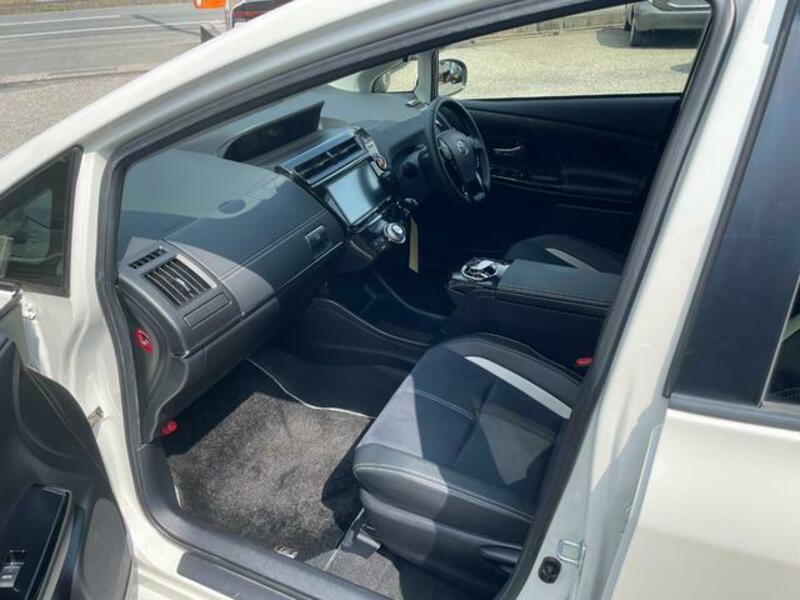 PRIUS ALPHA