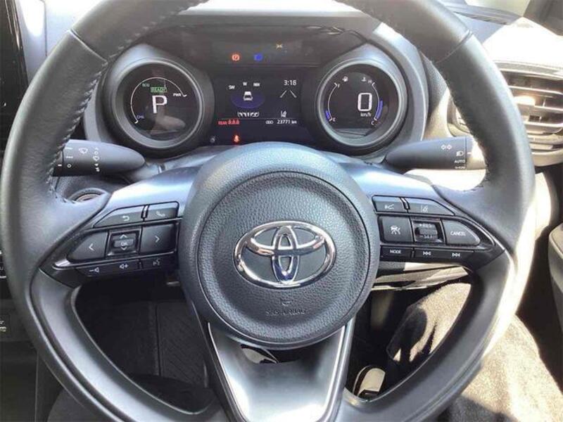 YARIS CROSS