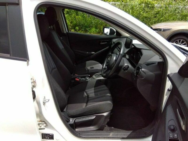 MAZDA2