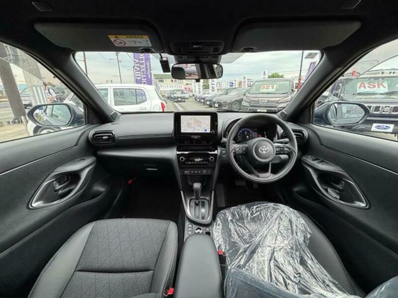 YARIS CROSS