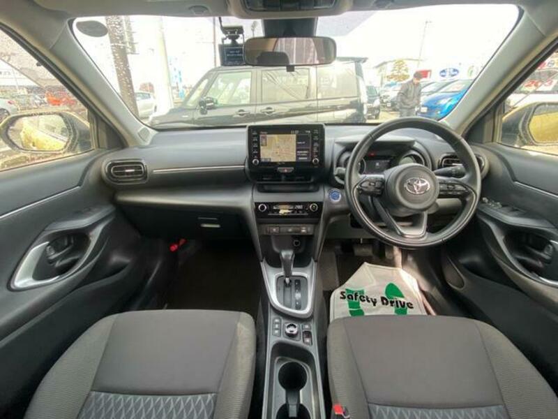 YARIS CROSS